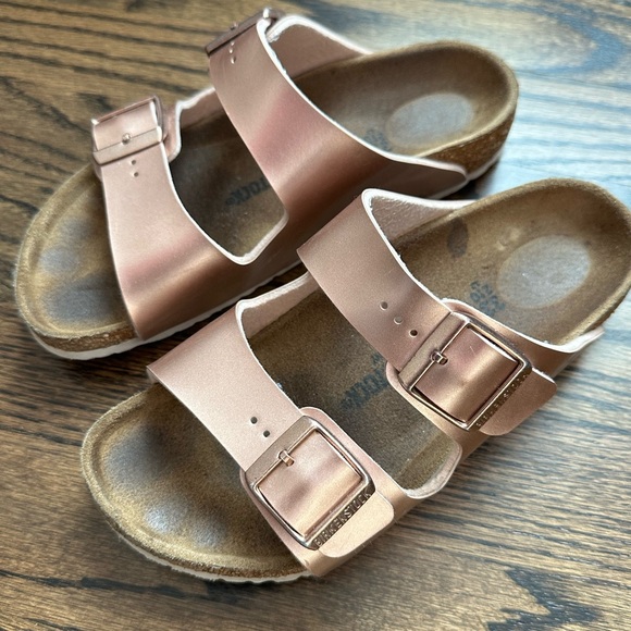 Birkenstock Other - Birkenstock Arizona Metallic Sandals size 2-2.5/33